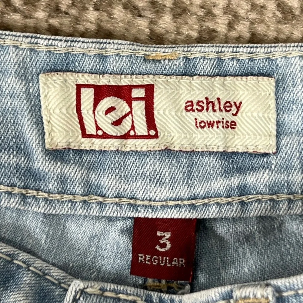 Y2K LEI Ashley Low Rise Denim Micro Shorts Womens‎ Size 3 Lace Inset Blue 28W